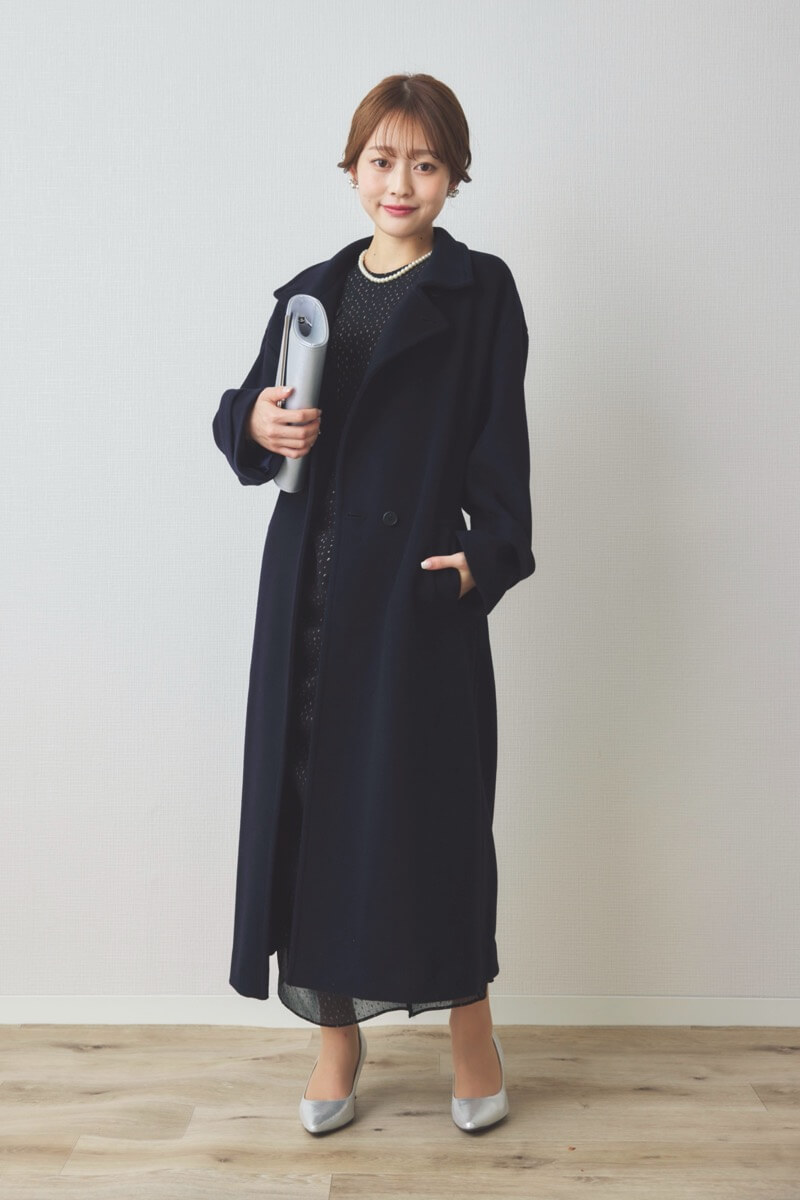ネイビーのスタンドカラーウールコート