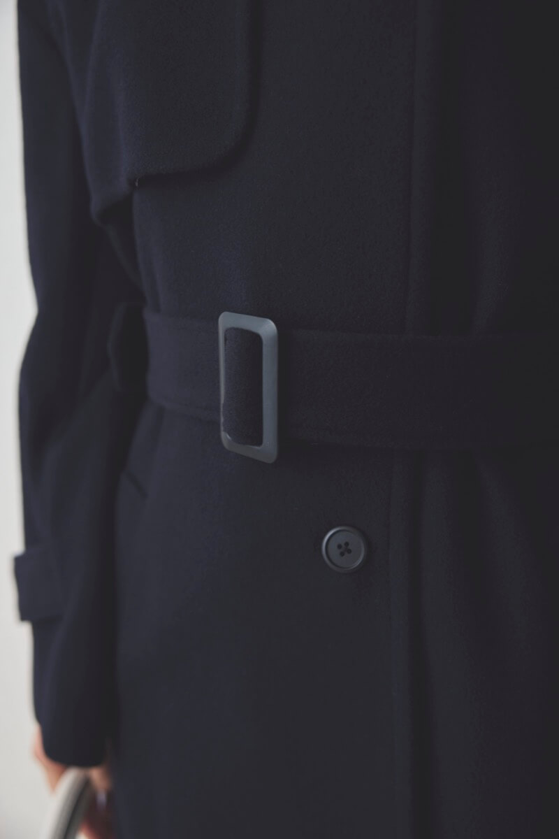 ネイビーのスタンドカラーウールコート
