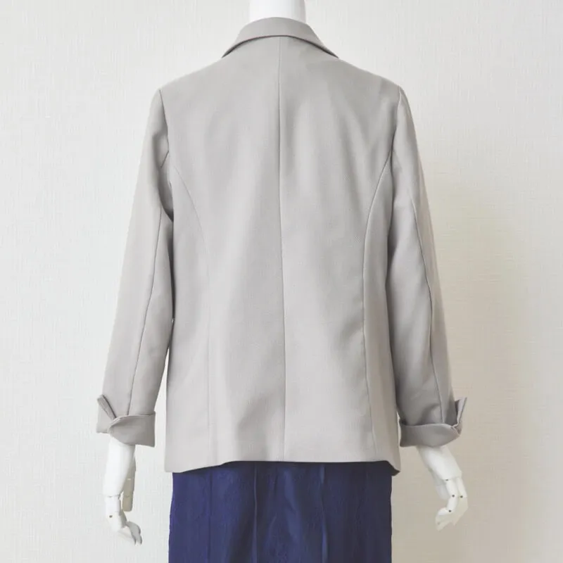 ライトグレーのダブルジャケット
