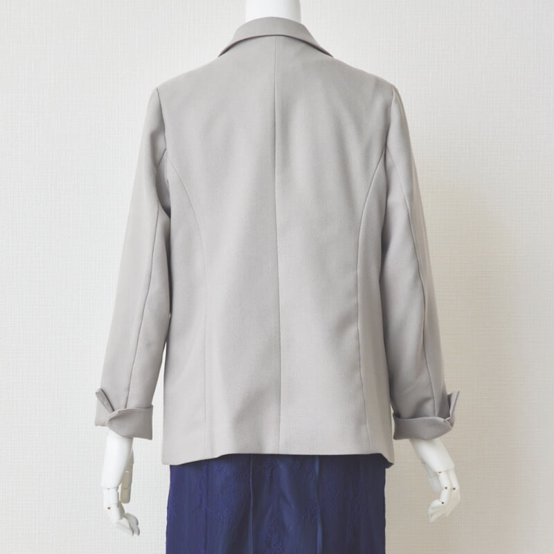 ライトグレーのダブルジャケット