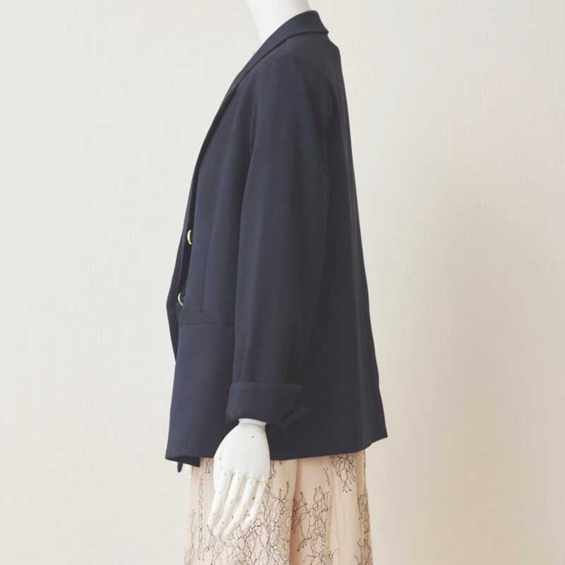 ネイビーのダブルジャケット