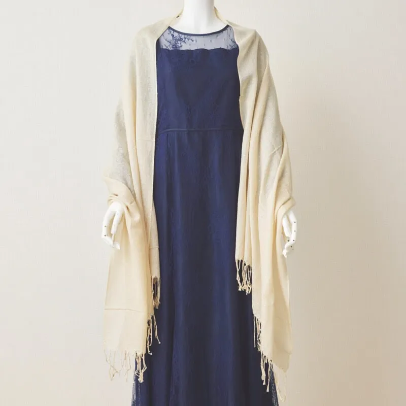 ベージュのラメ入りフリンジストール