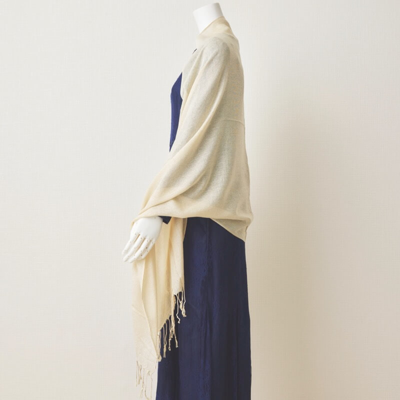 ベージュのラメ入りフリンジストール