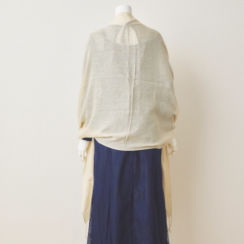 ベージュのラメ入りフリンジストール