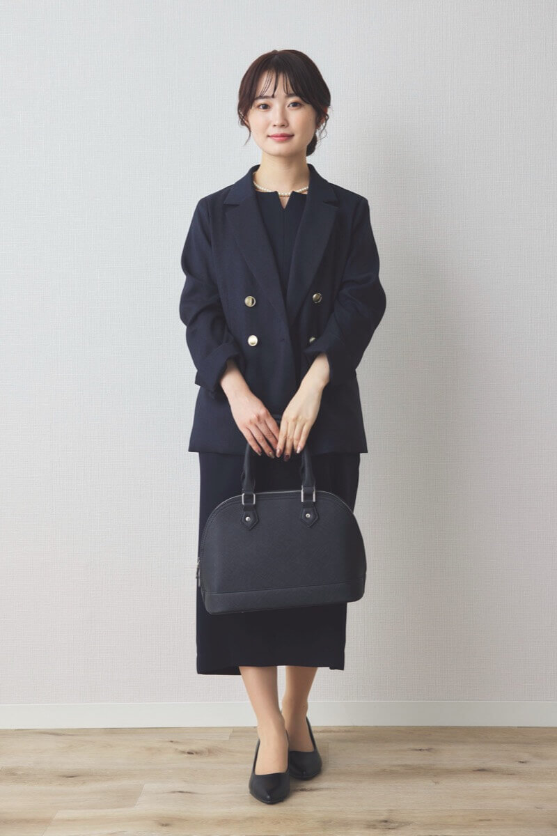 ネイビーのダブルジャケット