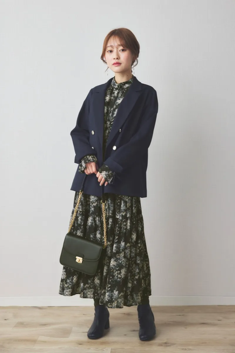 ネイビーのダブルジャケット