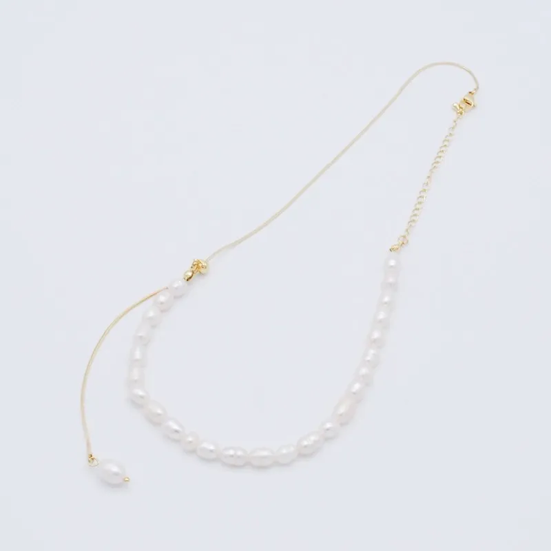 ゴールドチェーンのポイントパールネックレス
