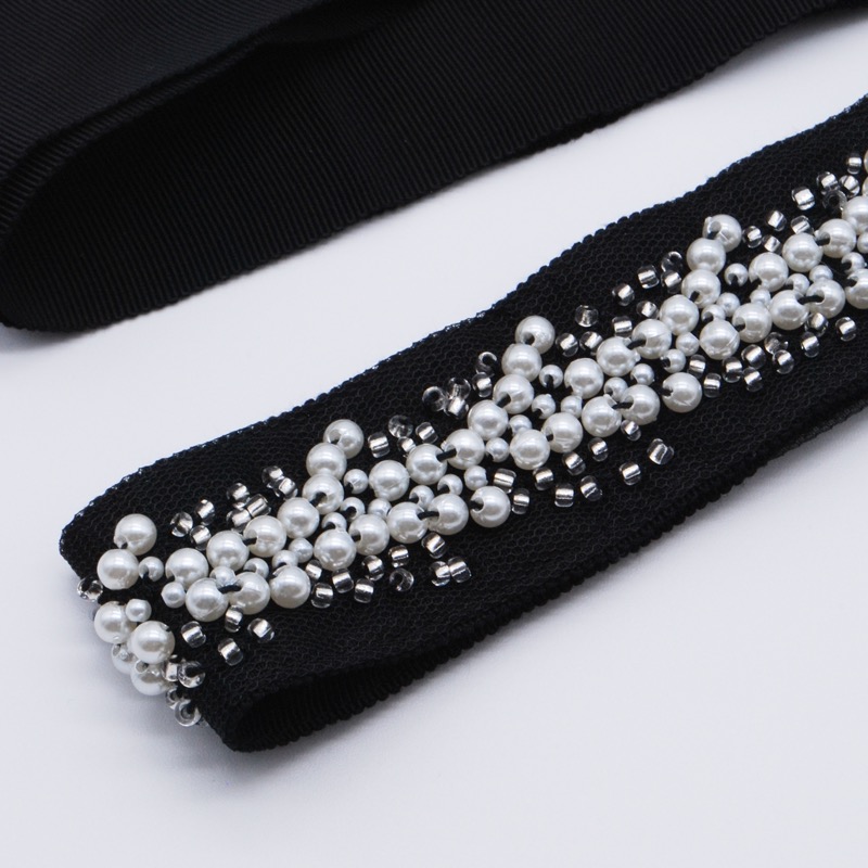 ブラックのパールビジューベルト