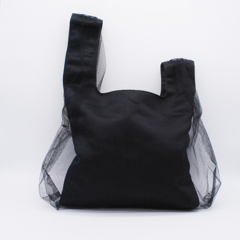 ブラックのチュールハンドバッグ