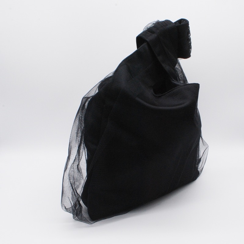 ブラックのチュールハンドバッグ