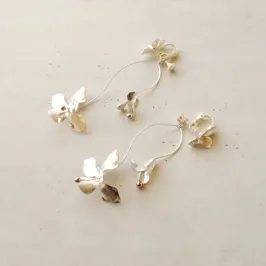 シルバーのアンティークフラワーイヤリング