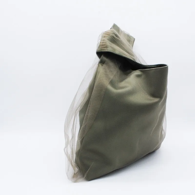 カーキのチュールハンドバッグ