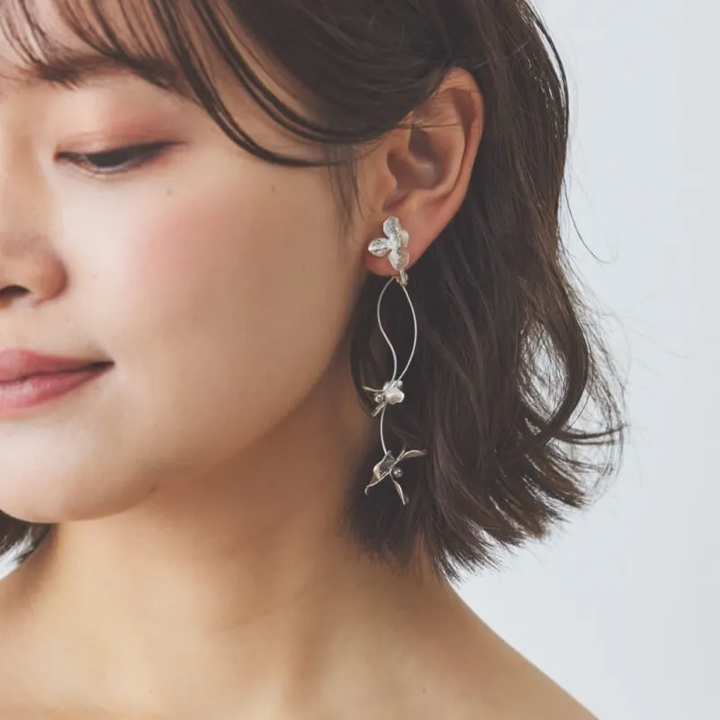 シルバーのアンティークフラワーイヤリング