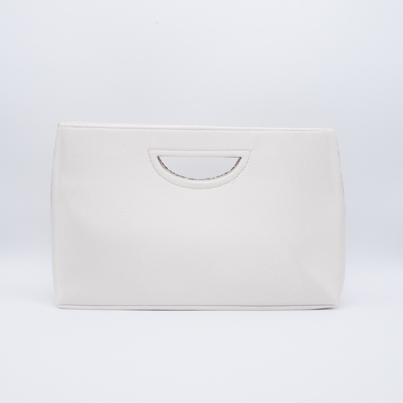 オフホワイトのフラワー刺繍のクラッチバッグ