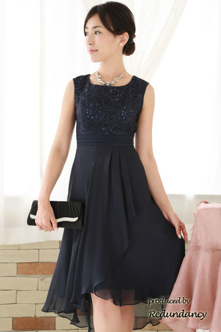 ネイビーのエンブロイダリーレース×シフォンドレス