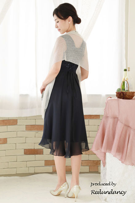 ネイビーのエンブロイダリーレース×シフォンドレス