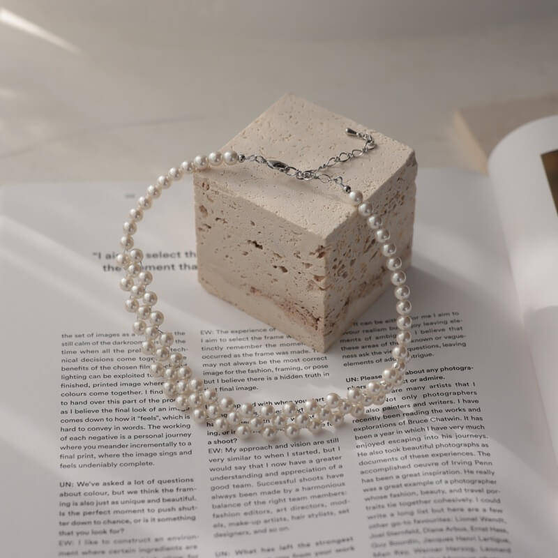 パールの編み込みチョーカー