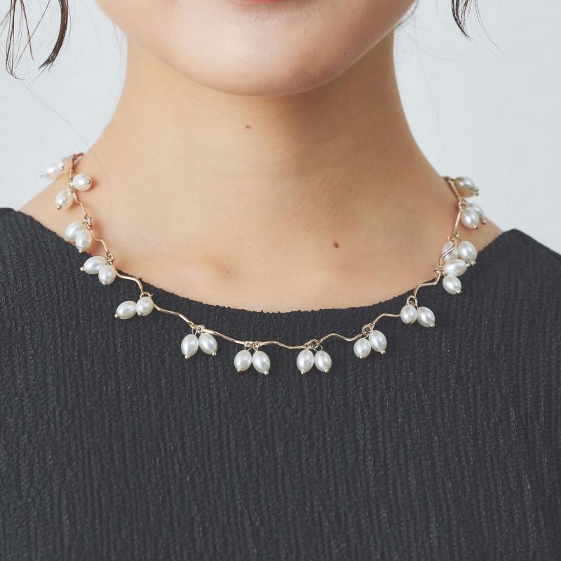 しずくパールのゴールドウェーブネックレス