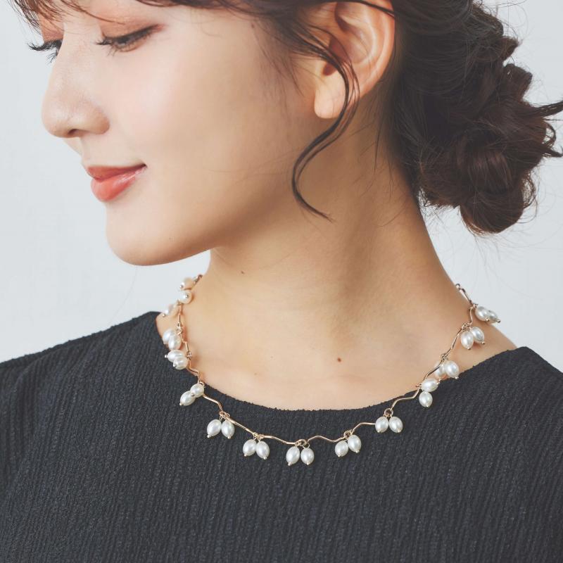 しずくパールのゴールドウェーブネックレス