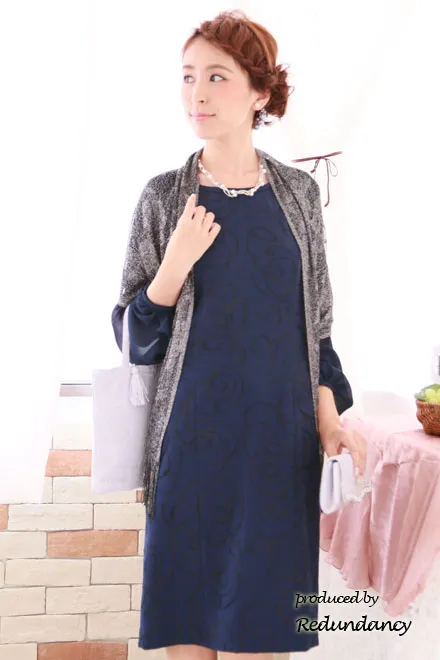 ブラックのラメ入り花柄レースストール