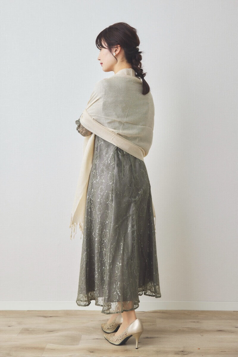 ベージュのラメ入りフリンジストール