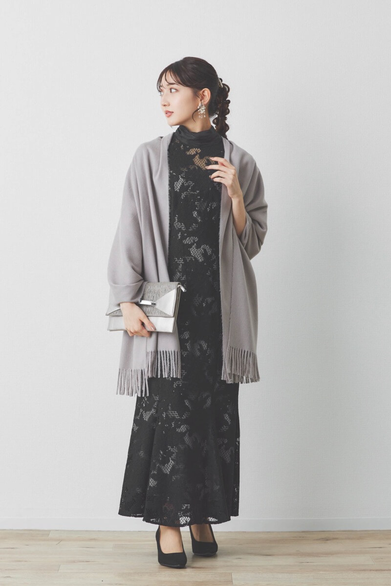 グレージュのカシミアタッチストール