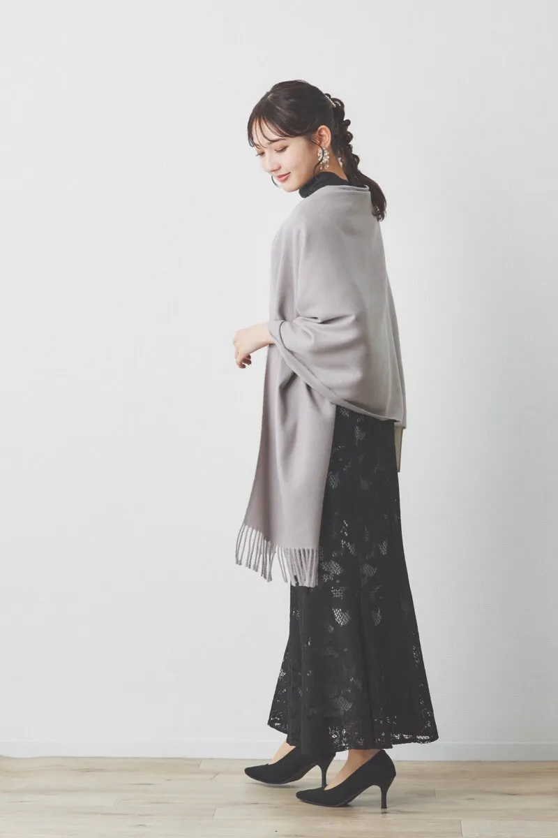 グレージュのカシミアタッチストール