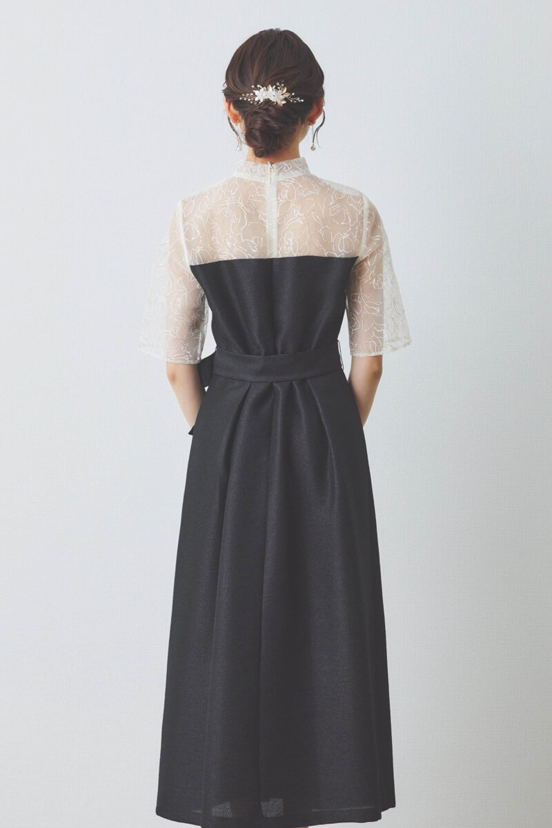 ゴールドのフラワーヘアクリップ