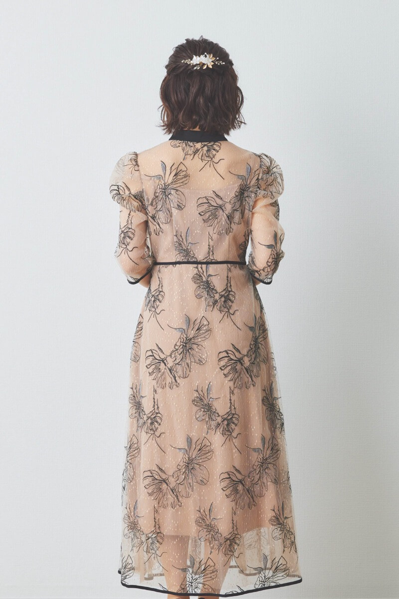 ゴールドのフラワーヘアクリップ