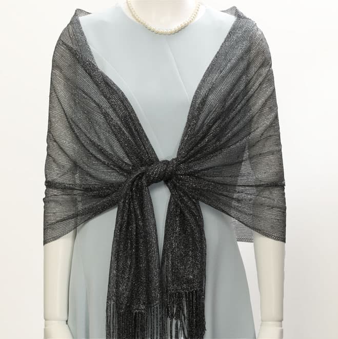 ブラックのラメ入りシンプルレースストール