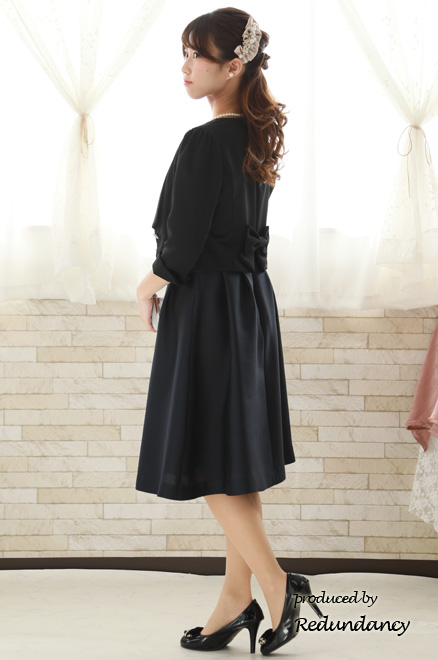 ネイビーのビスチェ風七分袖レースドレス