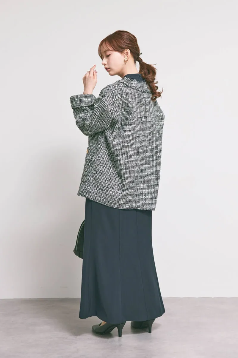 ブラックのVネックツイードジャケット