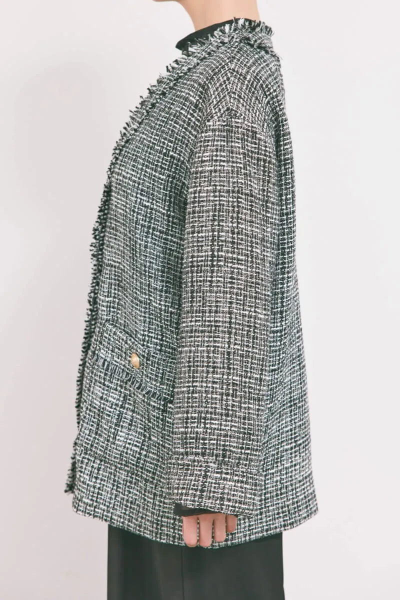 ブラックのVネックツイードジャケット