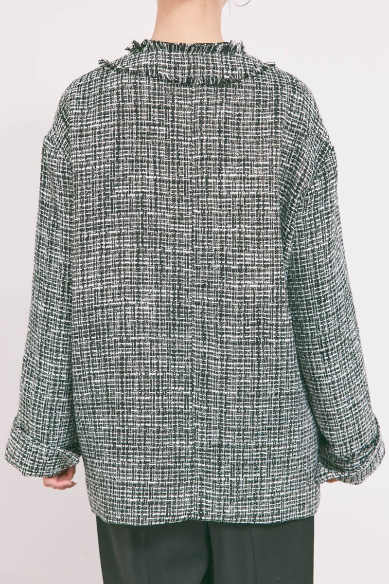 ブラックのVネックツイードジャケット