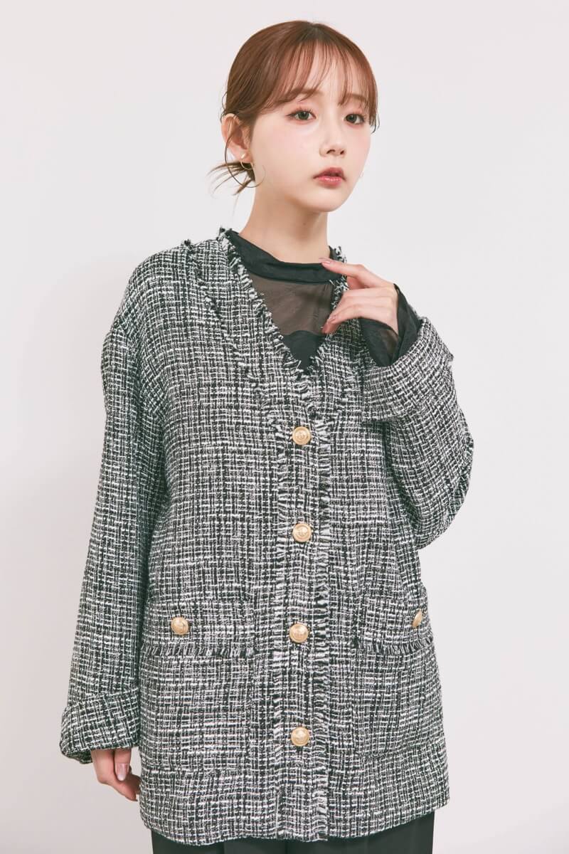 ブラックのVネックツイードジャケット