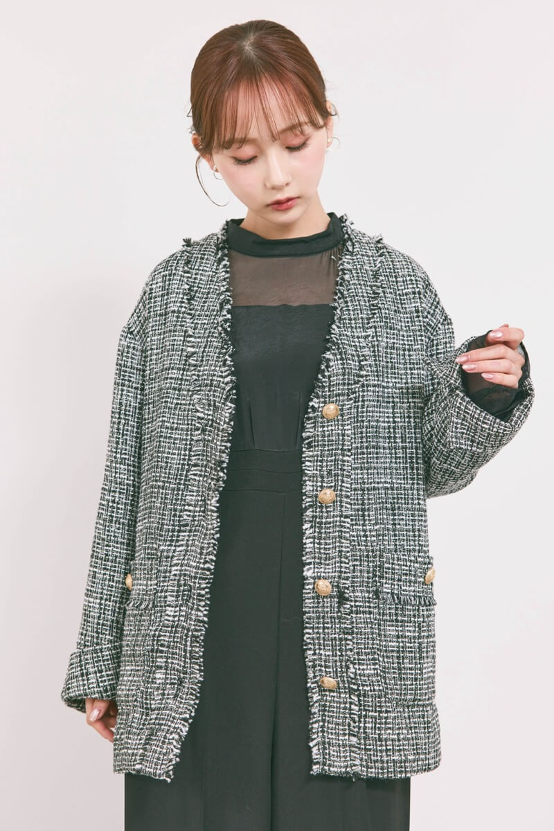 ブラックのVネックツイードジャケット