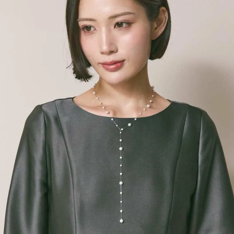 シルバーのフローパールロングネックレス