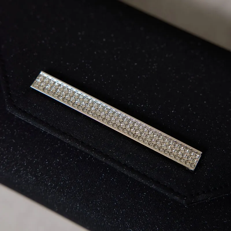 ブラックのビジューラインハンドバッグ