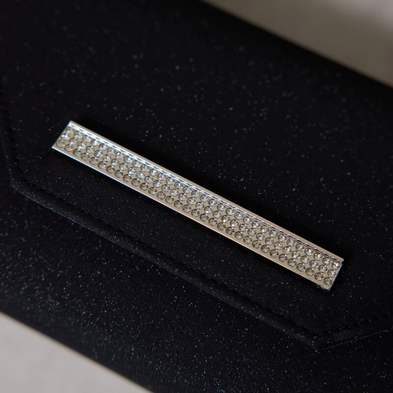 ブラックのビジューラインハンドバッグ