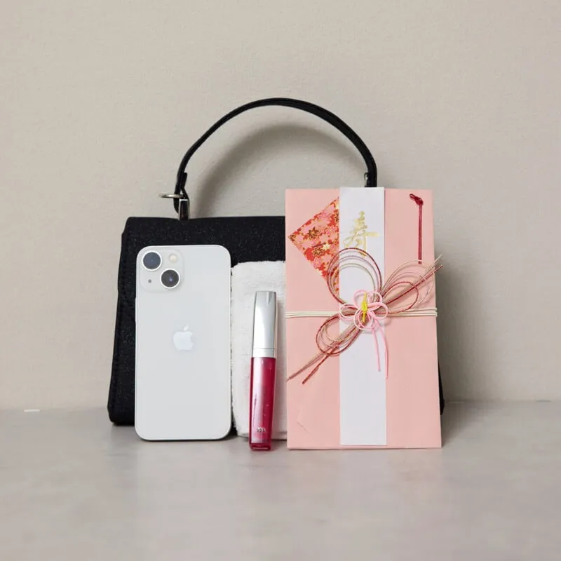 ブラックのビジューラインハンドバッグ