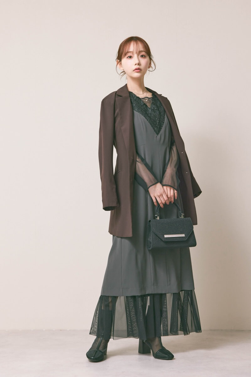 ブラックのビジューラインハンドバッグ