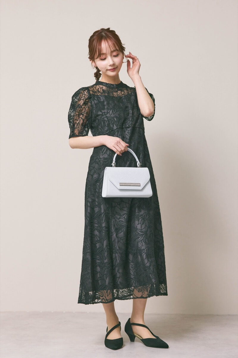 ベージュのビジューラインハンドバッグ