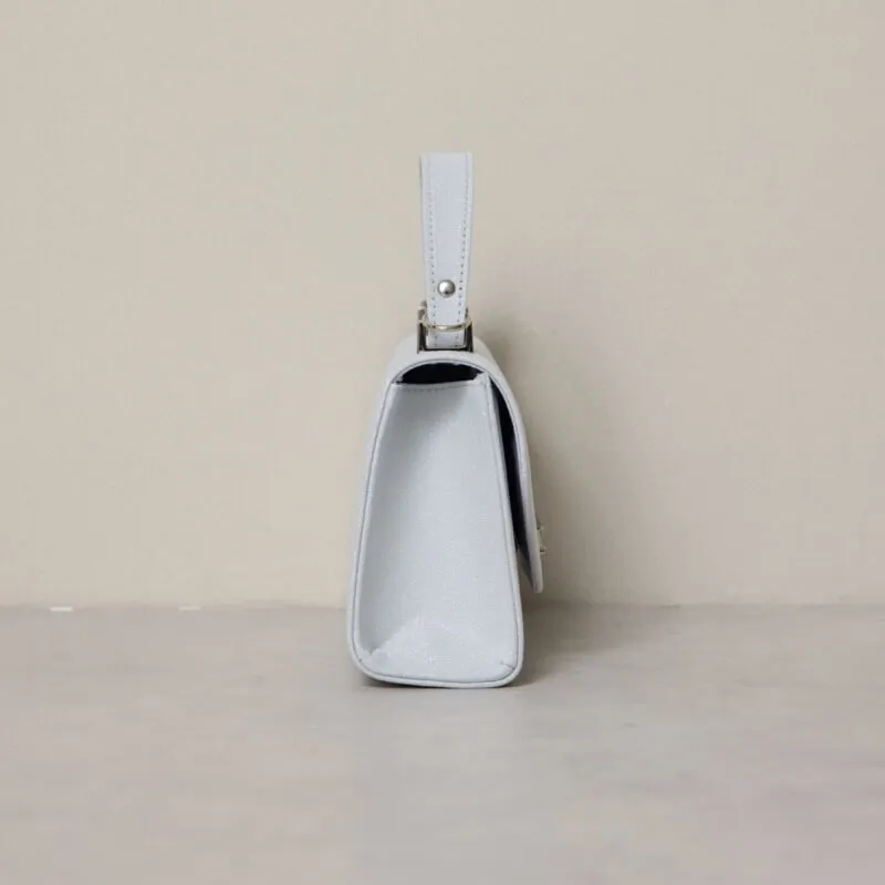 シルバーのビジューラインハンドバッグ