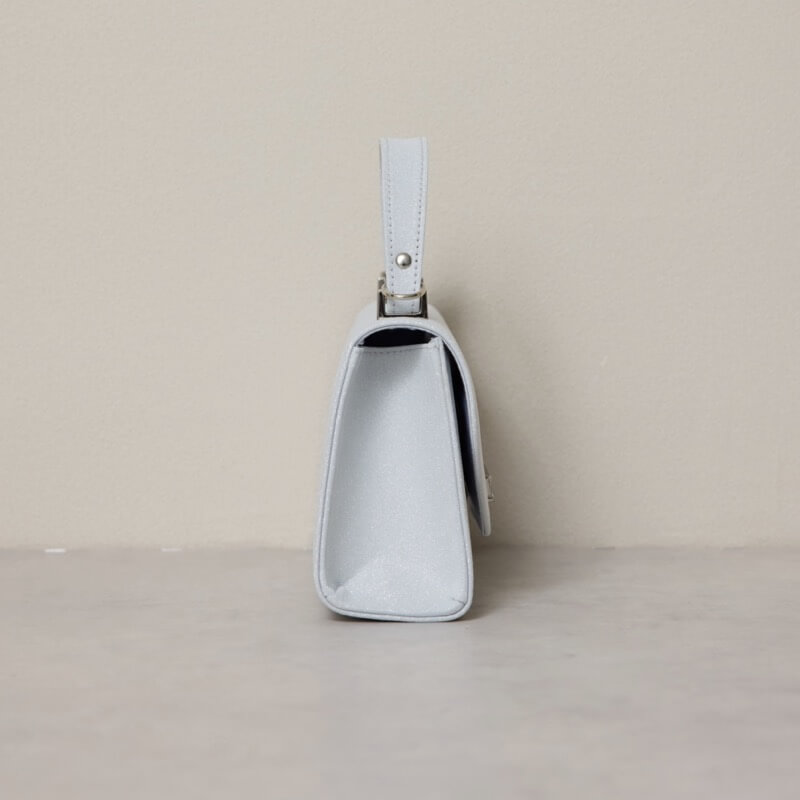 シルバーのビジューラインハンドバッグ