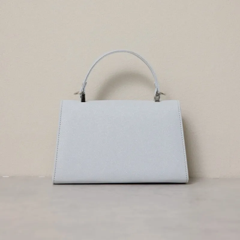 シルバーのビジューラインハンドバッグ