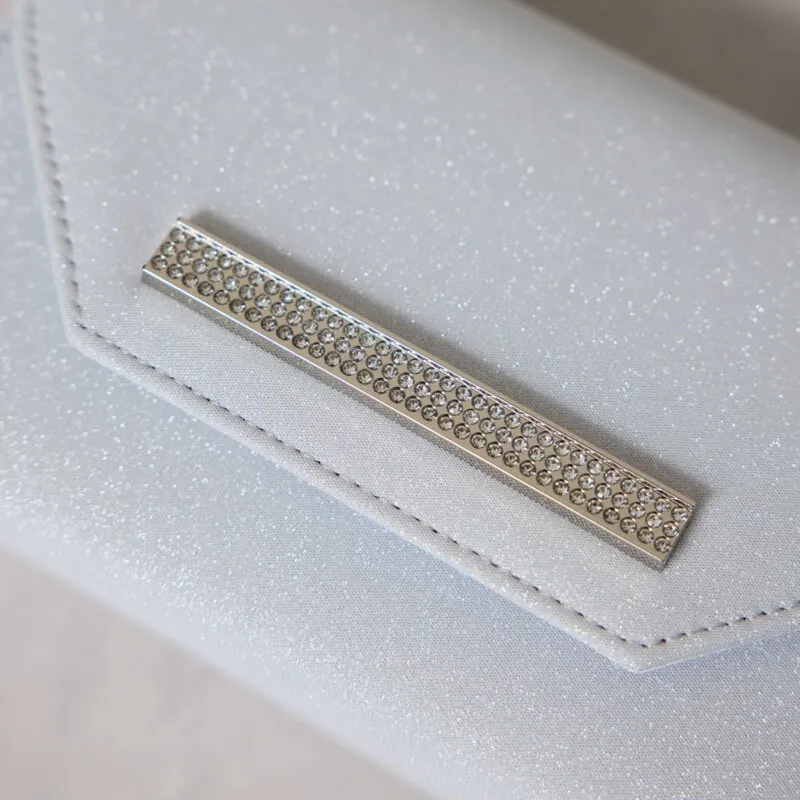 シルバーのビジューラインハンドバッグ