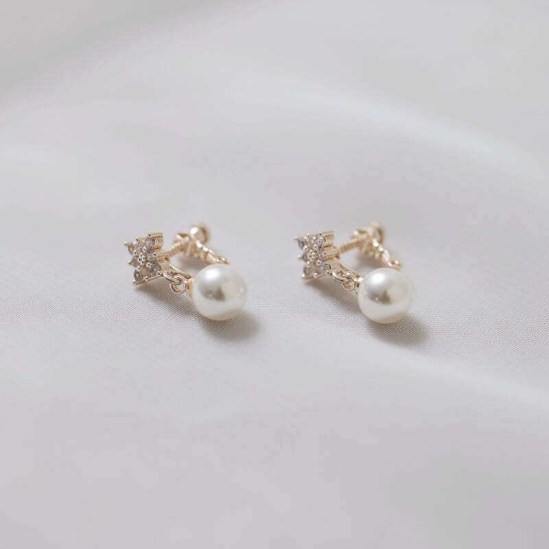 ピンクゴールドのキュービックジルコニア×パールイヤリング