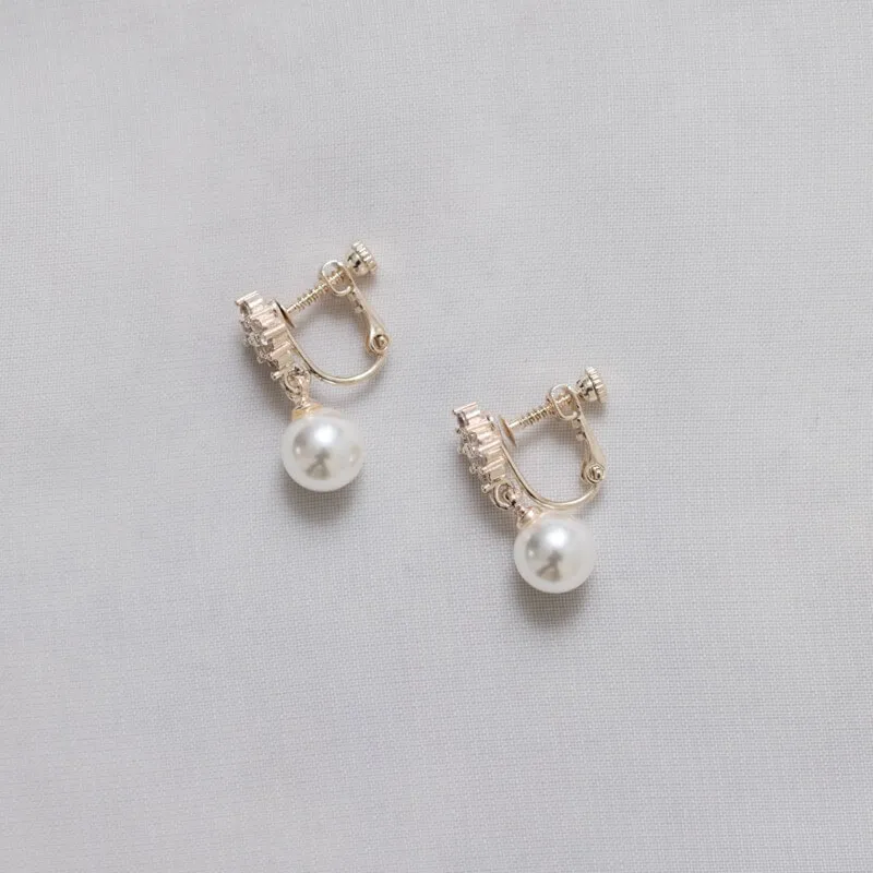 ピンクゴールドのキュービックジルコニア×パールイヤリング