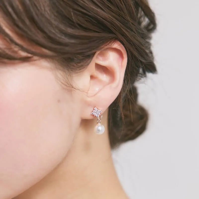 ピンクゴールドのキュービックジルコニア×パールイヤリング