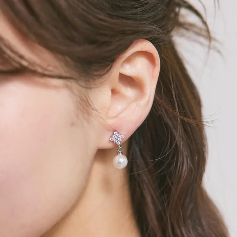 シルバーのキュービックジルコニア×パールイヤリング